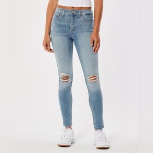 HIGH-RISE RIPPED LIGHT WASH SUPER SKINNY JEANS NWT